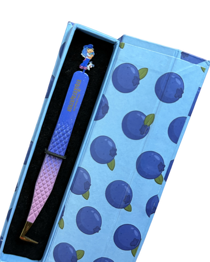🫐 Blueberry Muffin FIBER TIP Tweezers + Luxury Box – Strawberry Shortcake Collection