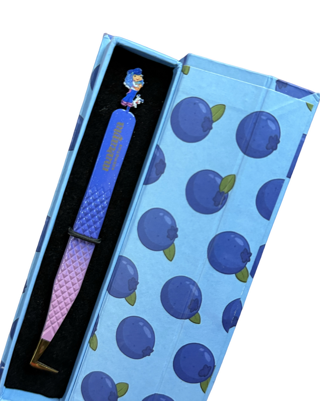 🫐 Blueberry Muffin FIBER TIP Tweezers + Luxury Box – Strawberry Shortcake Collection