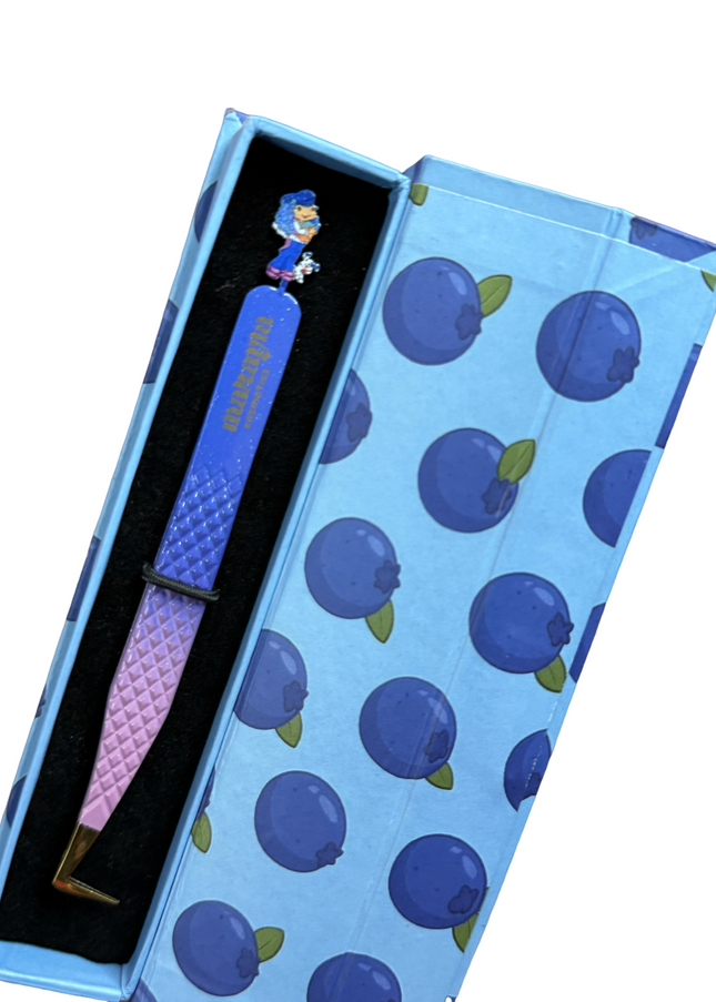 🫐 Blueberry Muffin FIBER TIP Tweezers + Luxury Box – Strawberry Shortcake Collection